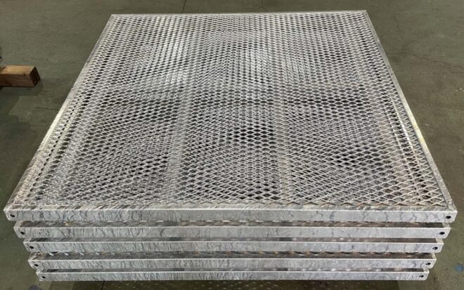 パレットベース　未使用時は重ねて保管