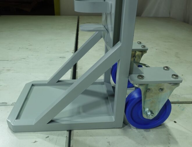 ストッパー付キャスターを採用