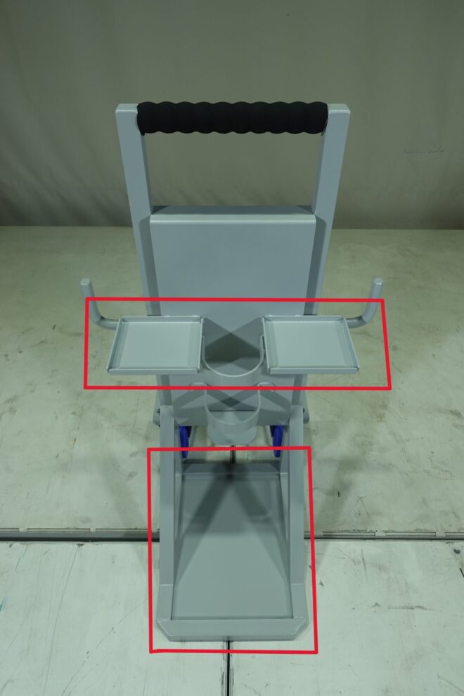 液ごぼれ防止のためトレイを配置できる仕様