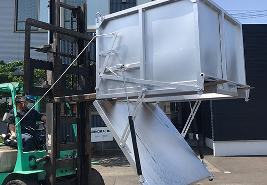 廃材や残材の収集や移動にダンプボックス
