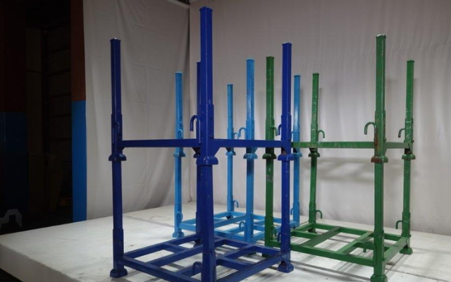 会社のイメージカラーをベースに3色のカラー展開に。