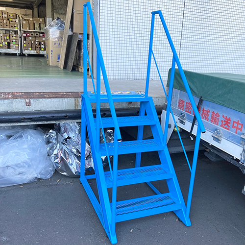 プラットホーム階段