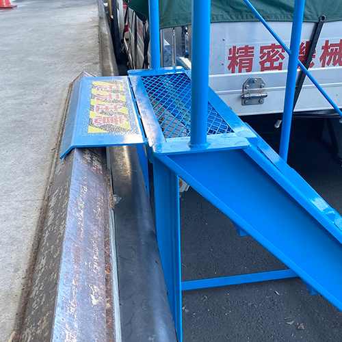 プラットホーム階段