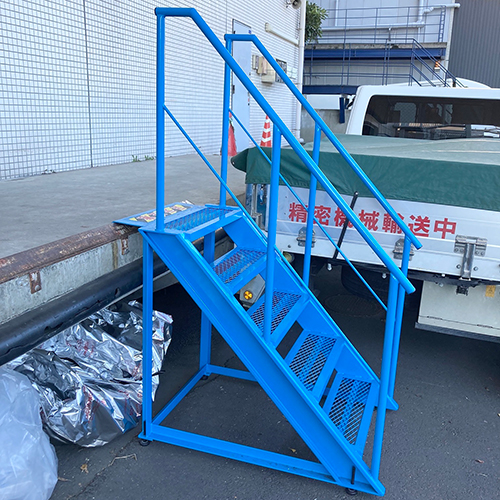 プラットホーム階段