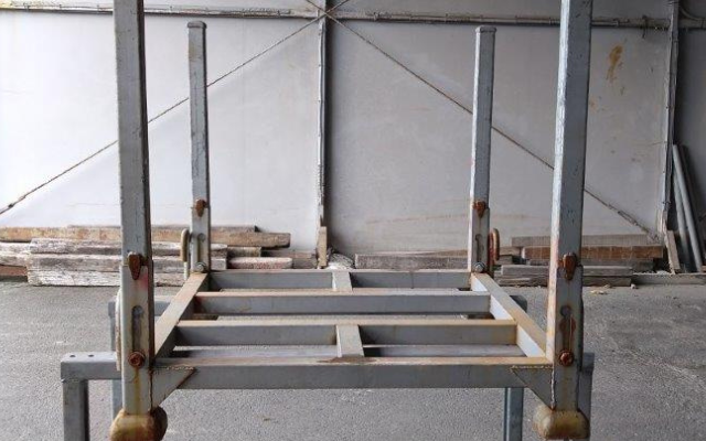 15年経過したラックはサビが気になる状態に